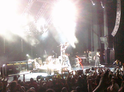 Chad Smith ends the show by destroying his drum kit - he had pretty much worn it out by this time anyway :)