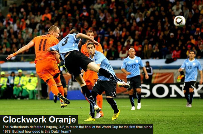 Wesley Sneijder scores for the Netherlands as they defeat Uruguay 3-2