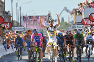 Cavendish outsprints the field - again - to take stage 11 convincingly